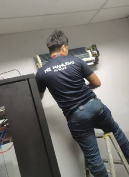 gambar-galeri-kerja-penyelenggaraan-aircond-website-mzmahligai.com-3
