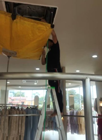 gambar-galeri-kerja-penyelenggaraan-aircond-website-mzmahligai.com-8